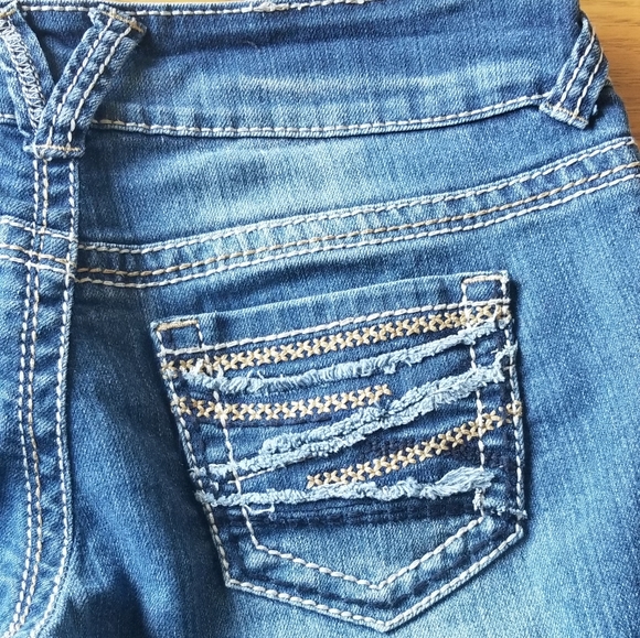 Women's Maurice's Capris. - Picture 7 of 7